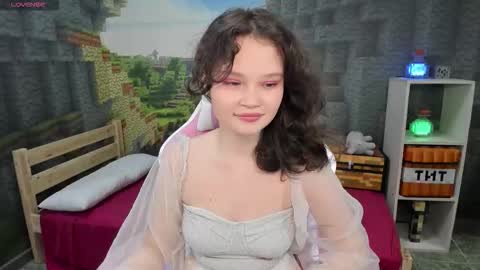 Snapshot of emilychaves chatting on September 18, 9:02 pm Emilyhaves online show from September 18, 9:02 pm