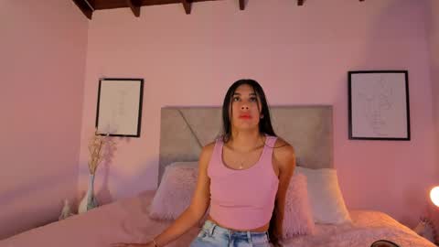 Snapshot of emilyh_ chatting on September 16, 10:34 am Emily online show from September 16, 10:34 am