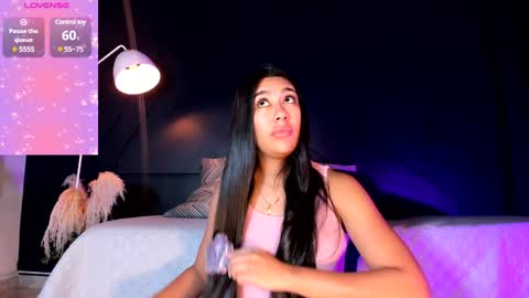 Snapshot of emilyh_ chatting on December 17, 10:55 am Emily online show from December 17, 10:55 am