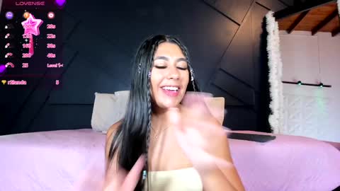 Snapshot of emilyh_ chatting on January 17, 10:55 am Emily online show from January 17, 10:55 am