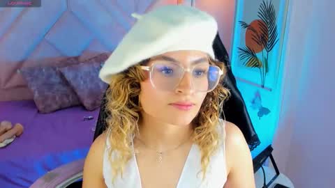 Emilyjonnes  online show from March 14, 9:16 pm