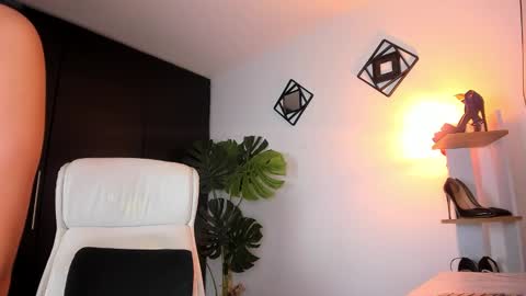 Snapshot of emilyvega__ chatting on February 24, 6:58 am Emily Vega online show from February 24, 6:58 am