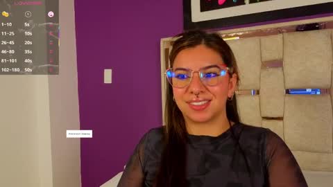 emilyy_cooperr online show from April 20, 12:19 pm