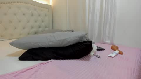 Emily online show from November 8, 6:13 pm