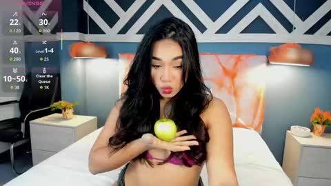 Snapshot of emilyzahar chatting on October 17, 12:08 pm Emily online show from October 17, 12:08 pm