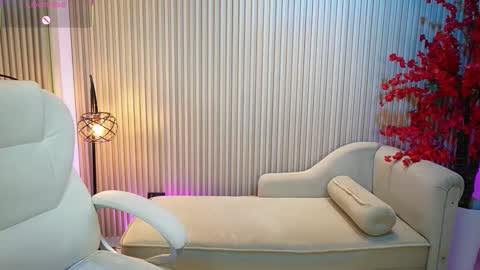 emma__walkerr_ online show from September 18, 7:23 pm