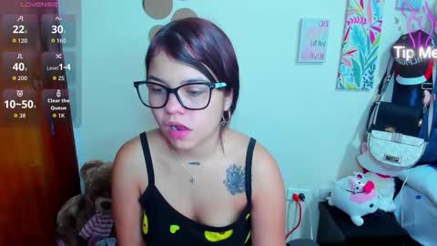 emma_boo_ online show from December 2, 4:09 pm