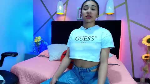 Snapshot of emma_carteer__ chatting on October 24, 4:14 pm Emma Carteer   online show from October 24, 4:14 pm