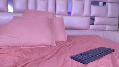 Snapshot of emma_curvy1 chatting on October 15, 3:09 am Emma online show from October 15, 3:09 am
