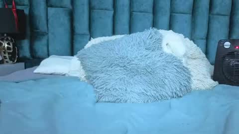 Emma online show from April 10, 8:15 pm