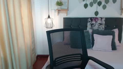 Tell me Emma online show from April 9, 2:11 pm