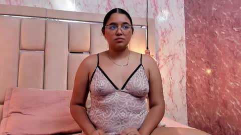 Snapshot of emma_hott__ chatting on November 1, 11:47 am EMMA  online show from November 1, 11:47 am