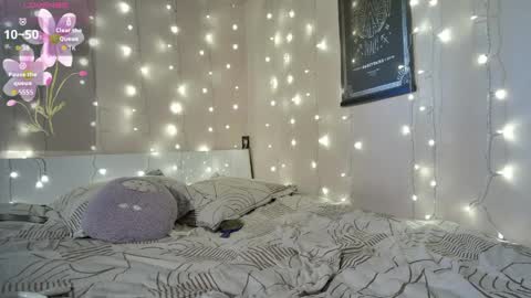 emma_just online show from April 7, 7:32 am