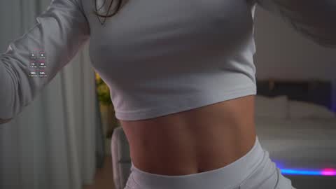 Snapshot of emma_land chatting on January 15, 6:19 pm    online show from January 15, 6:19 pm