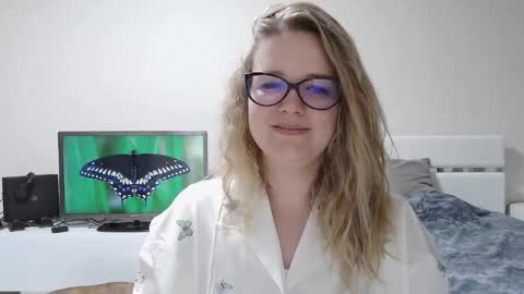 emma_misty_ online show from February 23, 5:45 pm