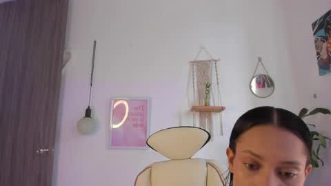 Emma online show from April 6, 6:20 pm