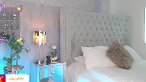 Snapshot of emma_zoe04 chatting on September 24, 7:46 pm zoe online show from September 24, 7:46 pm