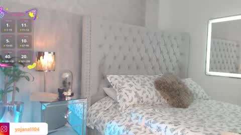 Snapshot of emma_zoe04 chatting on October 14, 9:06 pm zoe online show from October 14, 9:06 pm