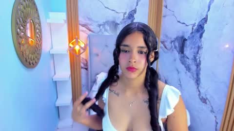 Snapshot of emmacooper2 chatting on October 24, 4:47 pm    online show from October 24, 4:47 pm