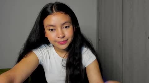 Emma independent model online show from December 10, 4:27 pm