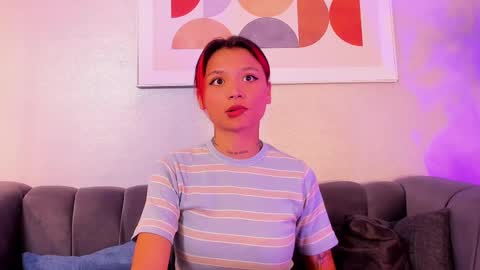 Snapshot of emmaduff_ chatting on October 8, 11:58 am online show from October 8, 11:58 am