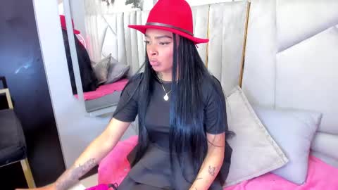 Snapshot of emmaebony_ chatting on September 28, 10:20 am emmaebony_ online show from September 28, 10:20 am