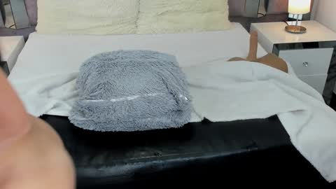 EMMA HILL online show from February 8, 6:44 pm