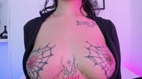 emmajohanson online show from February 23, 8:08 pm