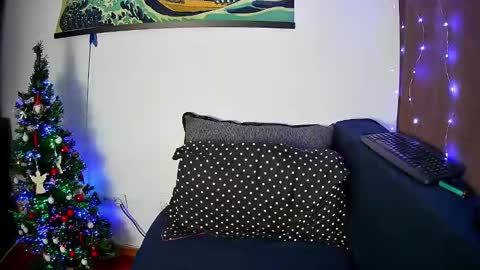 emmakros online show from December 14, 3:15 pm