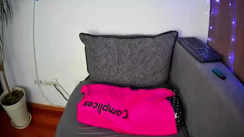 emmakros online show from March 1, 3:49 pm