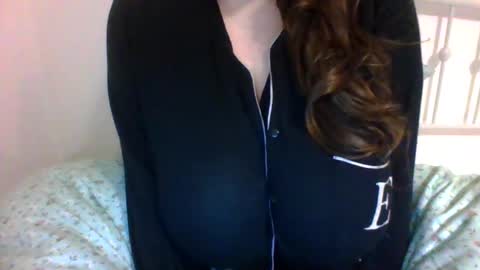 emmalakes23 online show from December 17, 5:39 pm