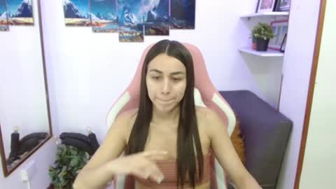 Snapshot of emmamyers_ chatting on February 25, 9:58 pm Emma  online show from February 25, 9:58 pm