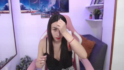 Snapshot of emmamyers_ chatting on March 8, 10:34 pm Emma  online show from March 8, 10:34 pm