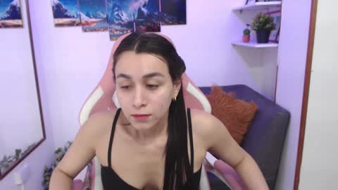 Snapshot of emmamyers_ chatting on March 9, 8:40 am Emma  online show from March 9, 8:40 am