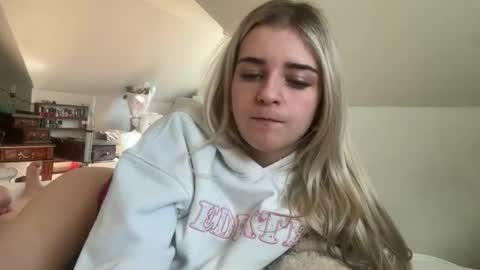 EmmaAngel online show from December 22, 6:00 pm