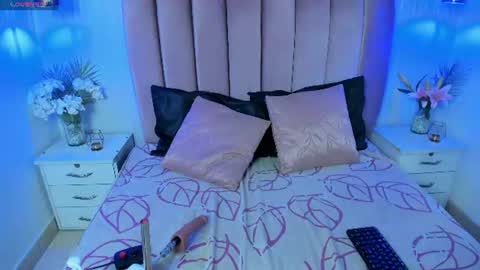 emmarogerss_ online show from July 15, 4:50 am