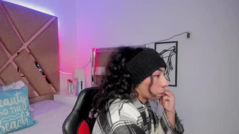 Snapshot of emmaskinny_ chatting on October 3, 2:00 pm Emma online show from October 3, 2:00 pm
