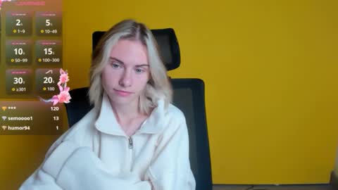 Snapshot of emmi_rossum chatting on October 11, 6:51 am Emmi online show from October 11, 6:51 am