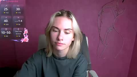 Snapshot of emmi_rossum chatting on October 13, 7:11 am Emmi online show from October 13, 7:11 am