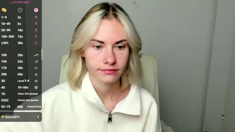 Snapshot of emmi_rossum chatting on September 25, 5:28 am Emmi online show from September 25, 5:28 am