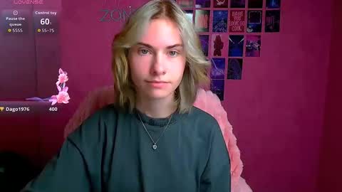 Snapshot of emmi_rossum chatting on October 18, 6:27 am Emmi online show from October 18, 6:27 am