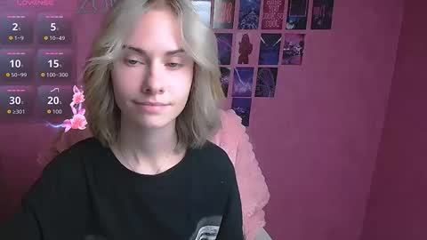 Snapshot of emmi_rossum chatting on October 19, 6:37 am Emmi online show from October 19, 6:37 am