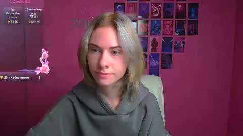 Snapshot of emmi_rossum chatting on October 16, 6:05 am Emmi online show from October 16, 6:05 am
