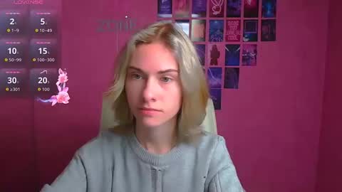 Snapshot of emmi_rossum chatting on October 17, 6:16 am Emmi online show from October 17, 6:16 am