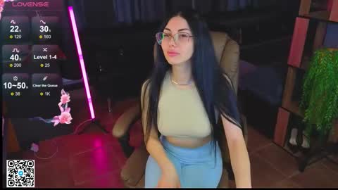 Mia online show from September 13, 5:37 am