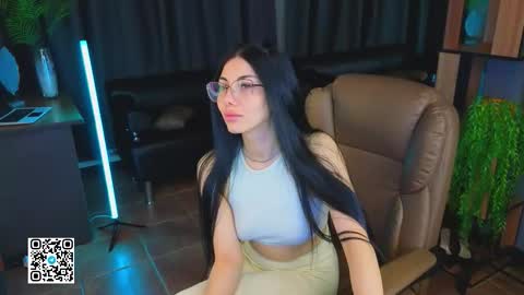 Mia online show from September 15, 1:08 pm