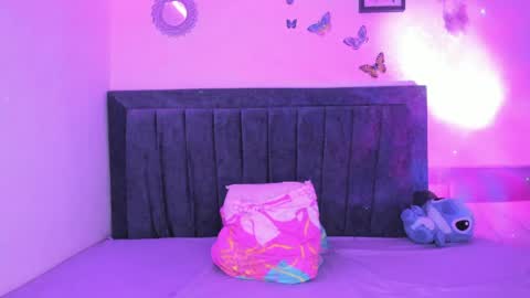 Emmie online show from April 21, 2:51 am