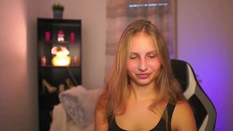 Emmie online show from October 15, 1:14 pm