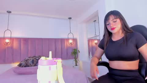 Emmiily online show from April 23, 8:00 pm
