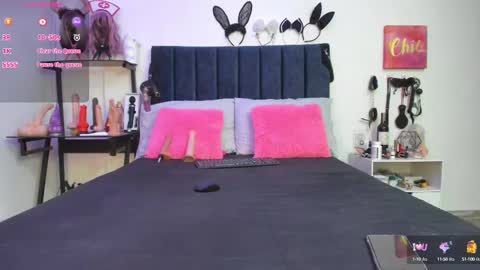 Snapshot of emmily_giraldo chatting on March 12, 12:04 pm online show from March 12, 12:04 pm